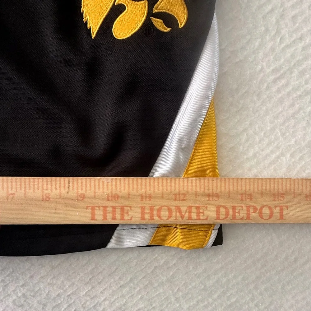 Stadium Athletics Iowa Hawkeyes Shorts Mens Large Embroidered Logo Black Gold